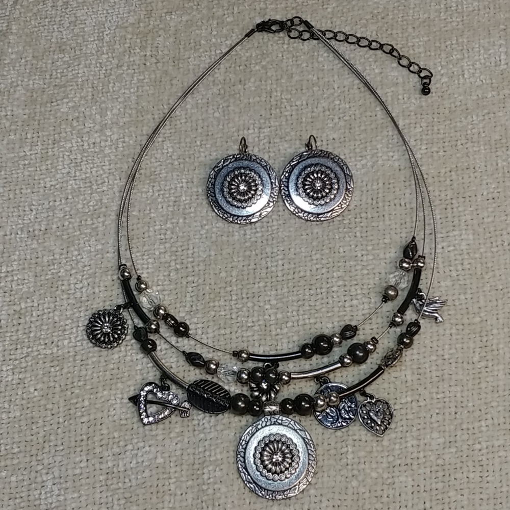 Necklace and Earring set